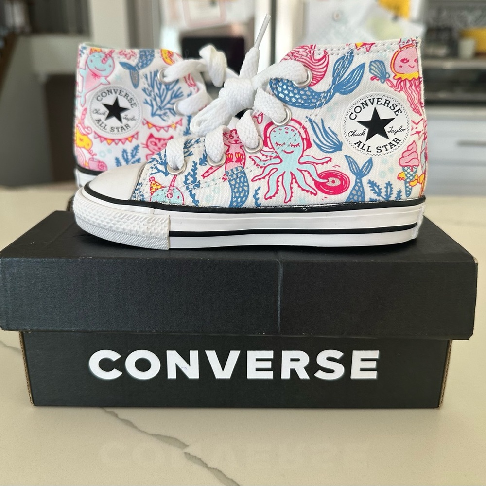 Toddler converse sneakers size 7